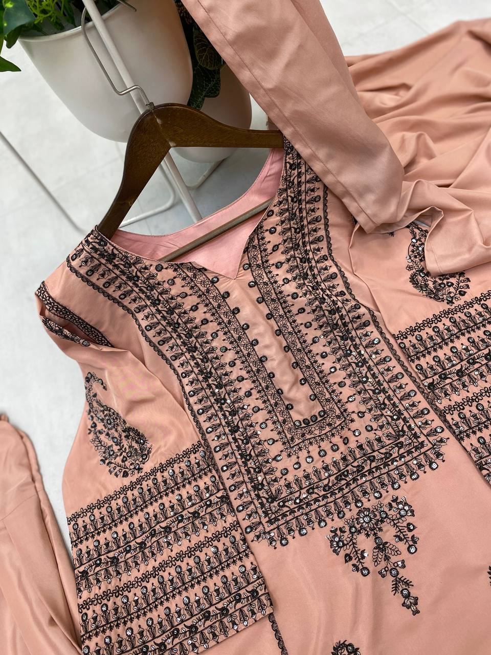 CREAPE TOP AND SALWAR