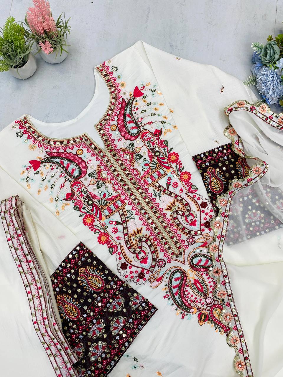 PLAZZO SUIT IN THREE PIECE