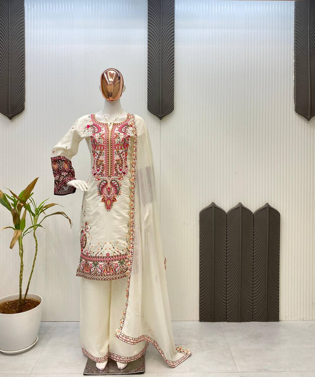 PLAZZO SUIT IN THREE PIECE