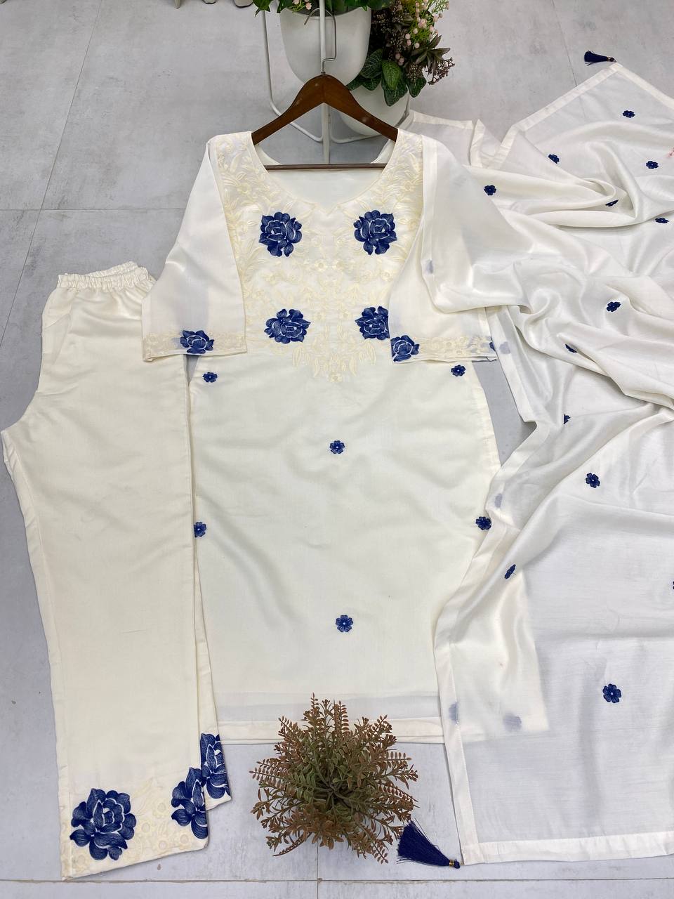 PANT WITH DUPATTA PAIR