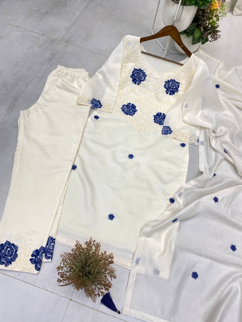 PANT WITH DUPATTA PAIR